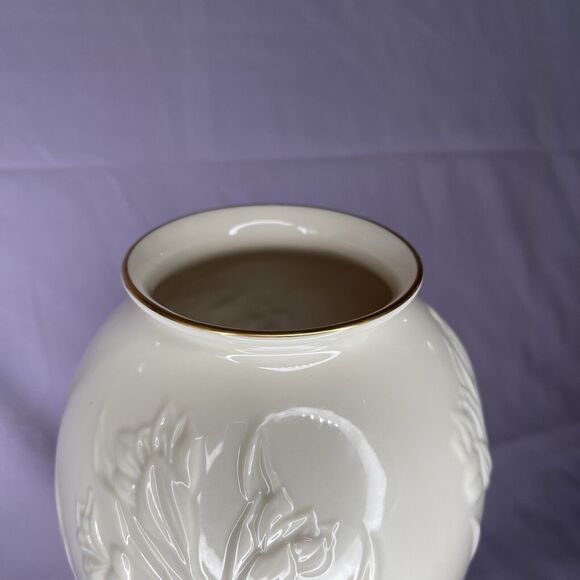 LENOX Masterpiece Ivory w/24K Gold Trim Embossed Floral 7” Vase - Picture 2 of 4